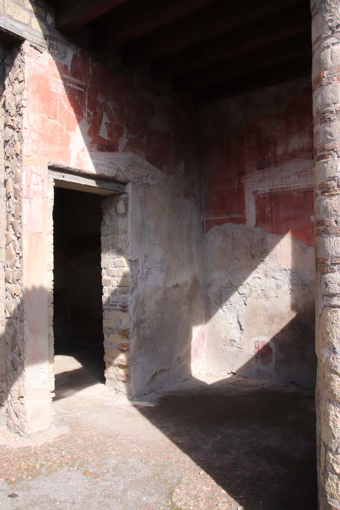 IV.4, Herculaneum, October 2020.
Looking towards doorway to room 4 in west wall of small courtyard 3. Photo courtesy of Klaus Heese.